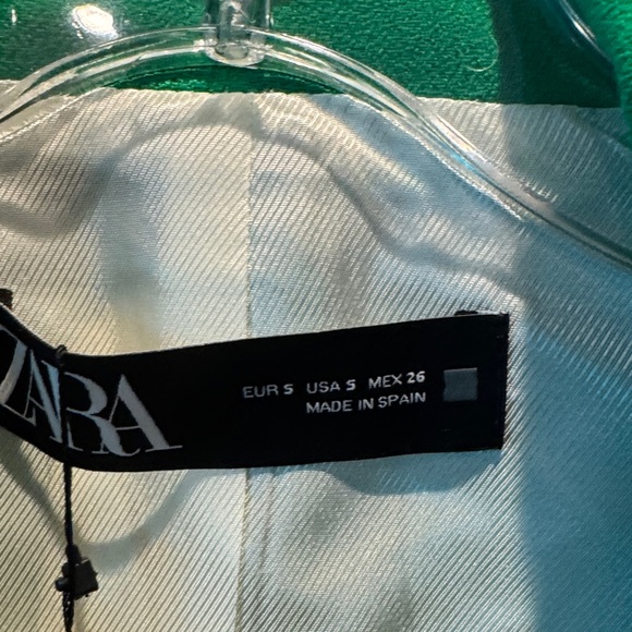 Zara Women's Vibrant Green Tailored Double-Breasted Blazer with Gold Buttons. - Picture 3 of 12